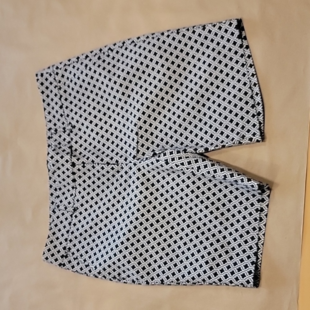 Dalia Size 8 Black & White Geometric Pattern Shorts, Excellent Used Condition
